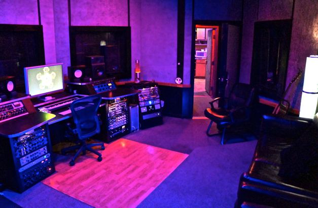 Note by Take note: Unveiling the Techniques to a professional Songs Recording studio room Desk